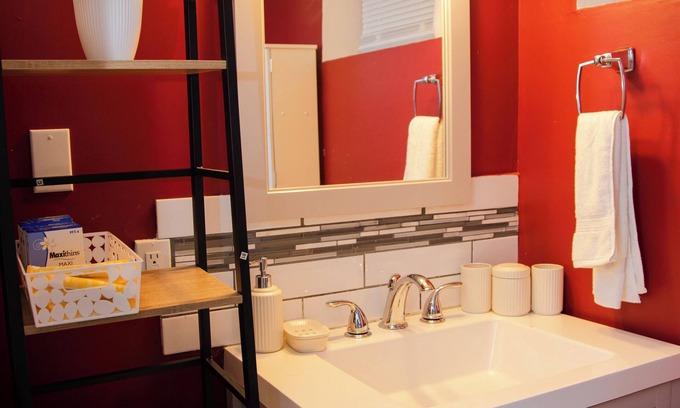 East Kildonan Casa | One-bedroom guest suite with private entry