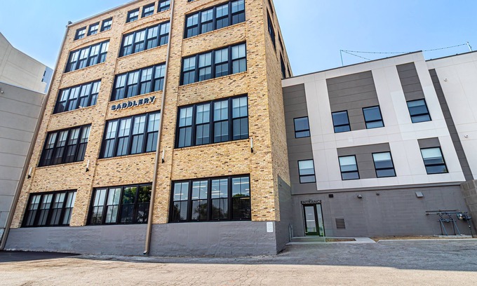 Madison Casa | One Bedroom King with Office with views of Lake Monona in the heart of downtown.