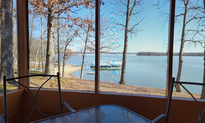 Benton Cabina | One bedroom, lakefront cabin at Shawnee Bay Resort