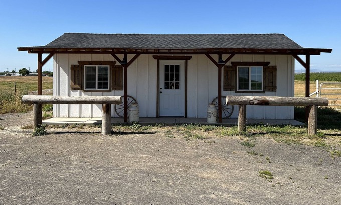 Peters Cabaña | One Bedroom One Bath Guest House in the Country