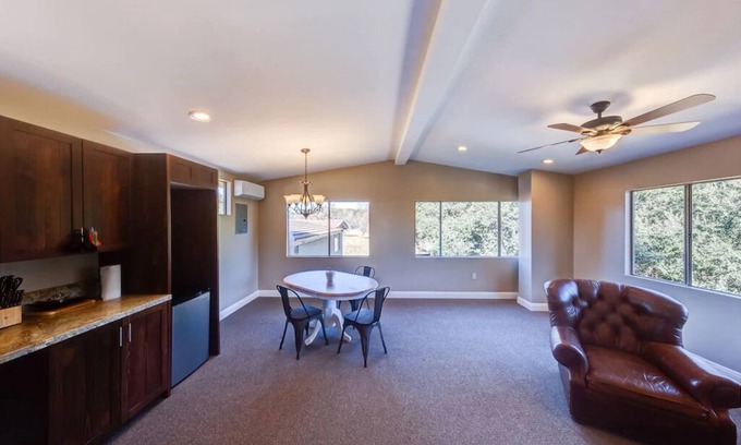 Julian Apartamento | One bedroom renovated apartment upstairs