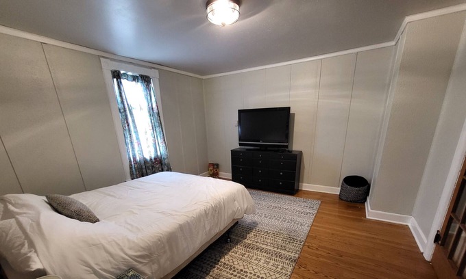 New Glarus Casa | One Bedroom Suite in the heart of New Glarus