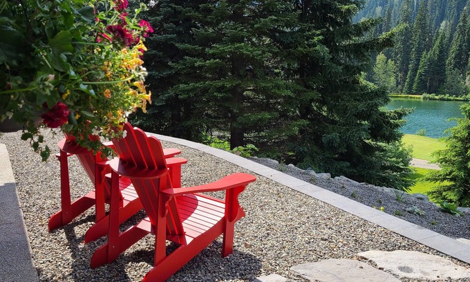 Fairways Chalet De Esquí | Suite de un dormitorio con vista al campo de golf, con hermosas vistas a la montaña