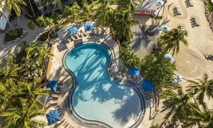 Islamorada Complejo | One Bedroom Suite w/2 Queen Beds, Kitchenette, Pool, Free Parking & Pet Friendly