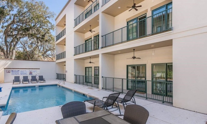 King City Condominio | One bedroom condo w/ pool in the SSI Village area Unit 2206