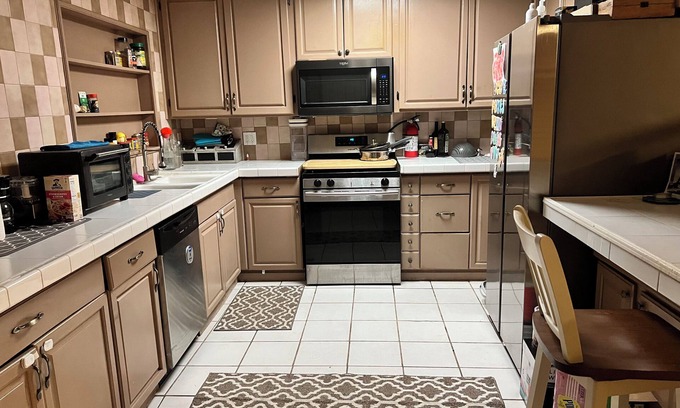 Lakeland Village Casa | One bedroom w/shared bathroom, WiFi & Amenities in Lake Elsinore Home