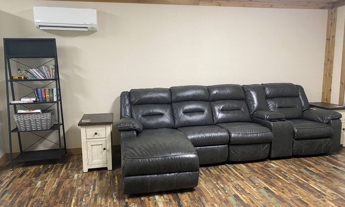 Anacoco Cabina | One bedroom with lake view.