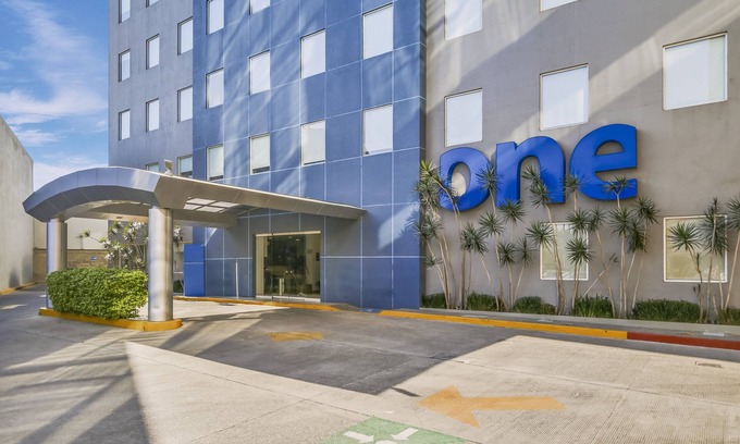 León Hotel | One Leon Poliforum