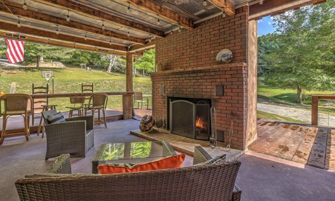 Cherry Log Cabina | Quiet cabin setting with wheel chair access, all on one level Handicap friendly.