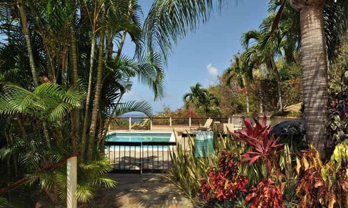 Estate Pastory Condominio | Bellamente renovado, mismo precio bajo! A pasos de la piscina, caminata a las playas.