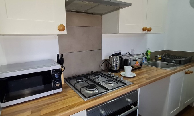 Bury Apartamento | One minute away from the thriving town centre. Great location.