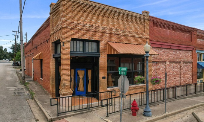 Big Sandy Apartamento | One of a kind 2-bedroom studio in downtown Big Sandy