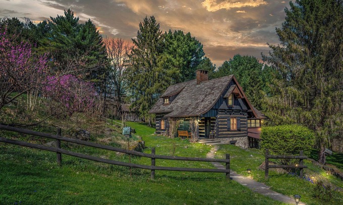 Rushville Cabina | One of a kind 3-bedroom cabin in Rushville, Ohio. Relax, rejuvenate, & recharge.