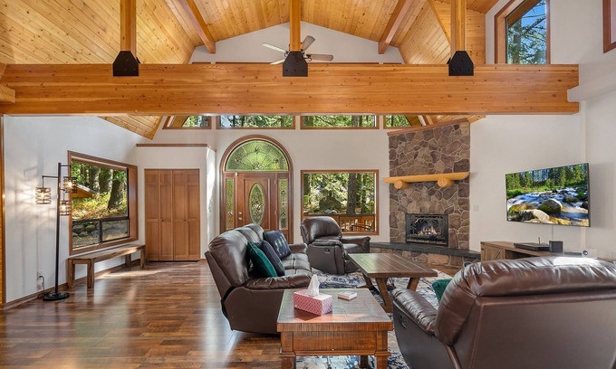 Easton Casa | One of a kind family retreat! Slps 30 | Gym | Game Room | On Silver Creek