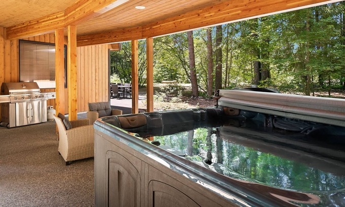 Easton Casa | One of a kind family retreat! Slps 30 | Gym | Game Room | On Silver Creek