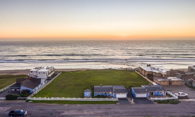 San Simeon Cabaña | One of a kind property- An Acre on the Ocean & Classic Beach Cottage