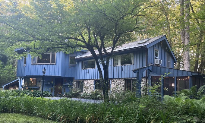 Saratoga Springs Casa | One of a kind house in Saratoga with dock and lake access - close to track!
