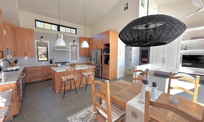 Concord Cabaña | One-of-a kind wine country style in law unit, bright open sanctuary getaway