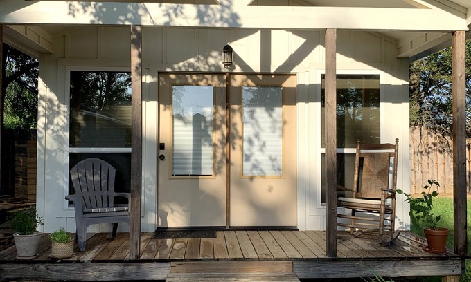 Ben Wheeler Casa | One of five modern bungalows~1st Monday Trade Days, Music, Festivals, East Texas