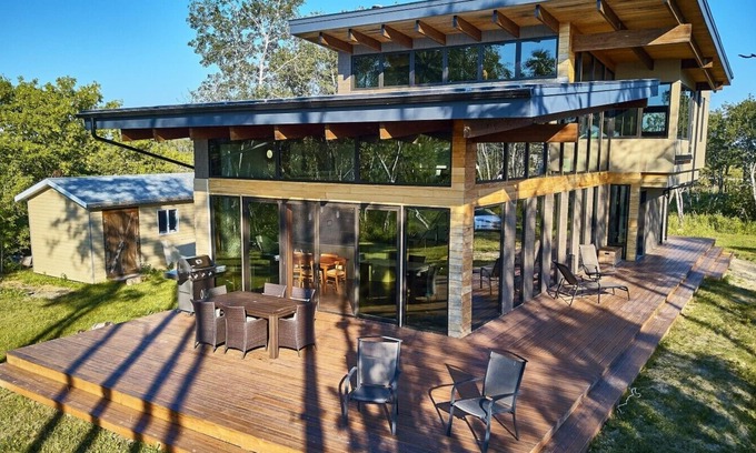 Shoal Lake Casa | Una de Kind LakeFront Cottage Home con magníficas vistas al lago, enorme cubierta
