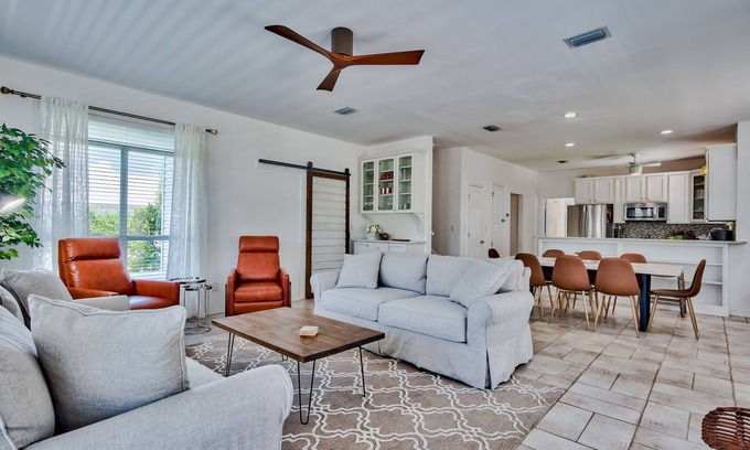 Crystal Shores Casa | One & Only Features + Crystal Beach Desired Spot + Private Yard + Steps to Beach