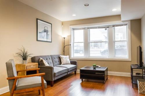 Belmont Cragin Apartamento | ONE ROOM in AN APT HAVEN