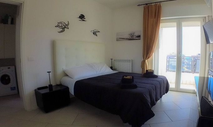 Borgo Santa Maria Apartamento | [ONE STEP FROM THE SEA] Elegant penthouse with private parking - 350 meters from the sea