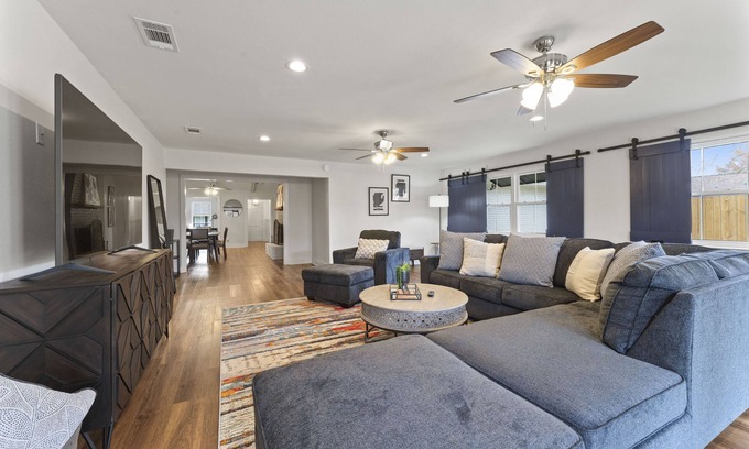 Highlands - Perkins Casa | One Story Home Away From Home 3BR/2Baths With Family Ready Full Kitchen