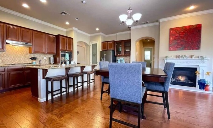 West Sacramento Casa | One Story, Pet & Family Friendly, Fireplace
