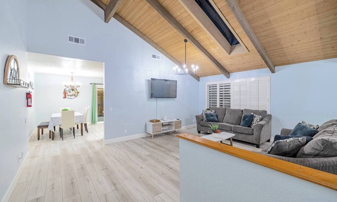 Laguna Hills Casa | One-Story w/ Backyard & FastWiFi (Avocado Perch)