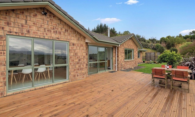Wakefield Casa | One Two Eight - Richmond Holiday Home