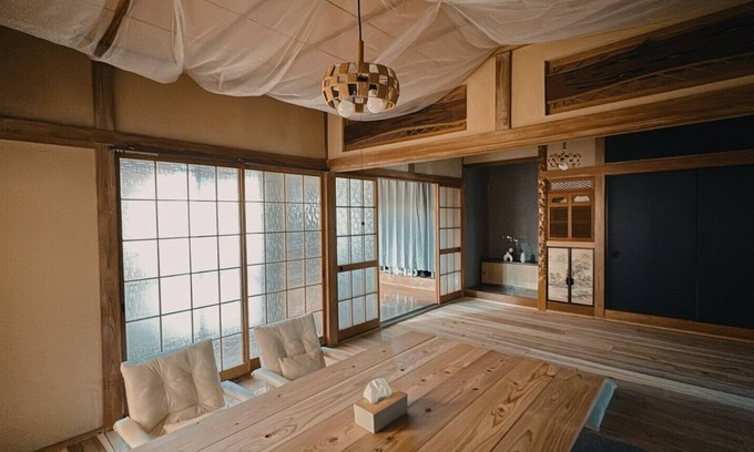 Choshi Casa | One-unit rental: A modern Japanese-style old minka house full of historical value. 4 minutes to the station and the sea. Pets are allowed! Popular fishing spot. Double bed & Japanese style bed, long term available.