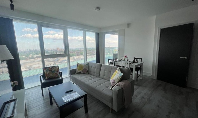 East Acton Apartamento | One west point , Icon tower