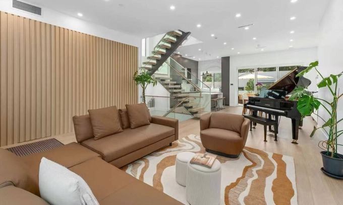 Dunbar Casa | One-year New Luxury House on Vancouver West Side
