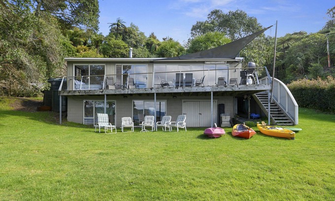 Okere Falls Cabaña | Onepoto Bay Lodge - Lake Rotoiti Holiday Home
