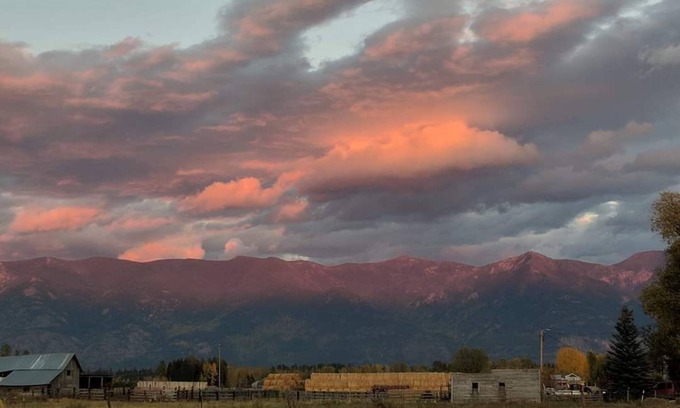 Whitefish Casa | Only 10mins to GlacierNatlPark 25 miles to Whitefish MTN. Sleeps 20+ people