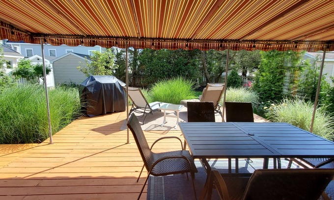 Stone Harbor Casa | Only 3 Blocks to the Beach and 1 Block to the Bay with Gorgeous Sunsets!