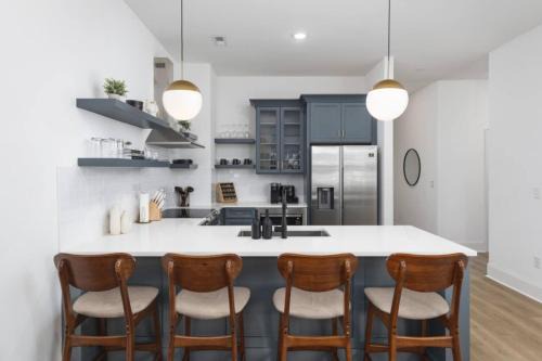 Portsmouth Casa | Only 3 miles from Broadway Sleeps 16 Two Condos Side by Side