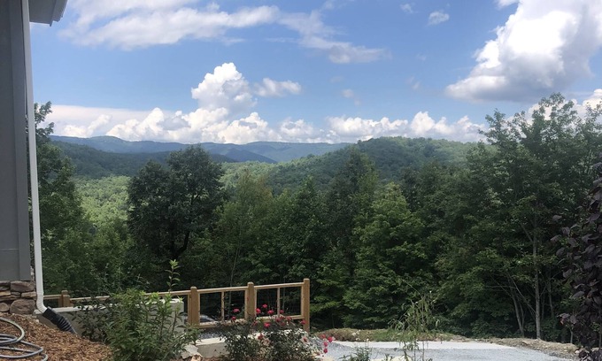 Lenoir Cabaña | Only 8 min from ❤️ of Blowing Rock! Private Hot Tub!