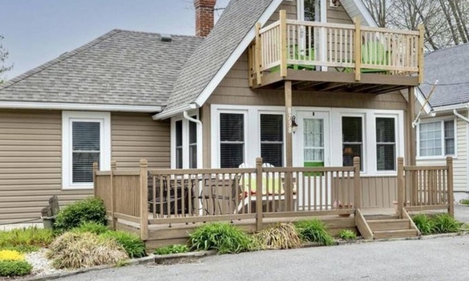 Russells Point Casa | Only steps to the beach, gorgeous bungalow
