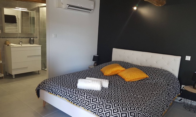 Theneuil Casa | Onna's bed and breakfast