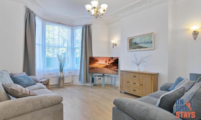 Hillside Apartamento | OnSiteStays - Tranquil 2 Bedroom Apartment with Large Kitchen, Private Garden near Wimbledon Station