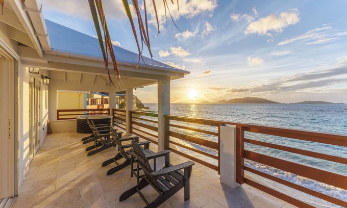 West End Apartamento | ONTA BEACH VILLA - new beachfront apartment, steps from surf & bars in Apple Bay