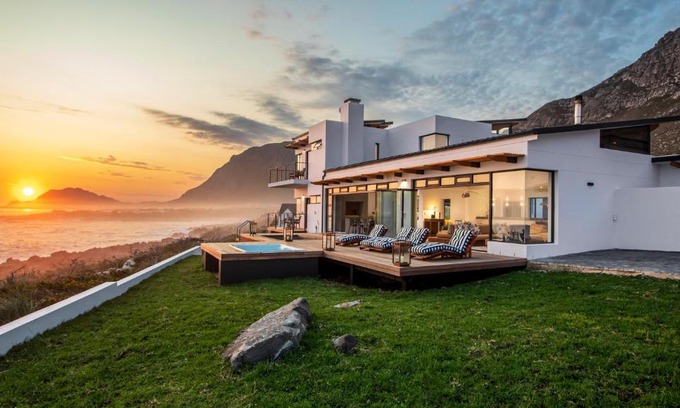 Betty's Bay Cama Y Desayuno | OnTheRocksBB Solar Powered Guesthouse and Ocean Lodge