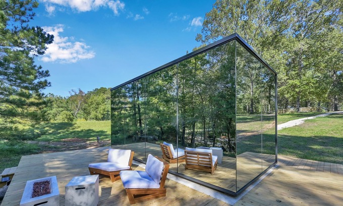 Coldspring Casa | OOD Mirror House At Cameron Ranch Glamping