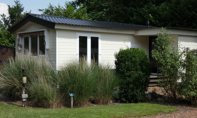 Marum Chalet De Esquí | Op de grens van Friesland,Groningen en Drenthe,direct tegen bos gelegen