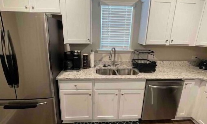 Opelika Casa | Opelika Gem: Elegance & Charm
