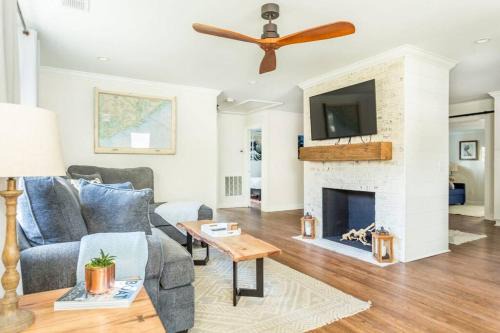 Riverland Terrace Casa | Open and Comfy home near Downtown-Folly Beach