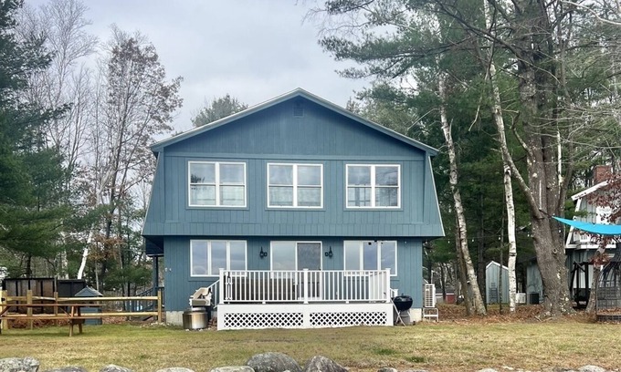 Thompson's Point Casa | Open concept 5-bedroom 2 bath home directly across from the Sandbar