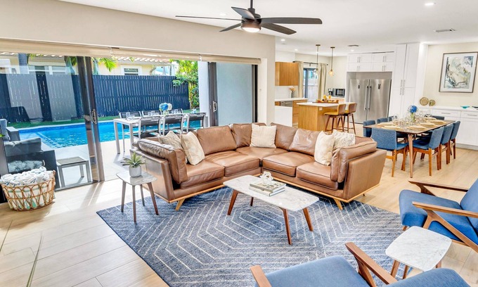 Bermuda Riviera Casa | Open Concept Bungalow | Walk to Beach | Lush Neighborhood | Pearl Key